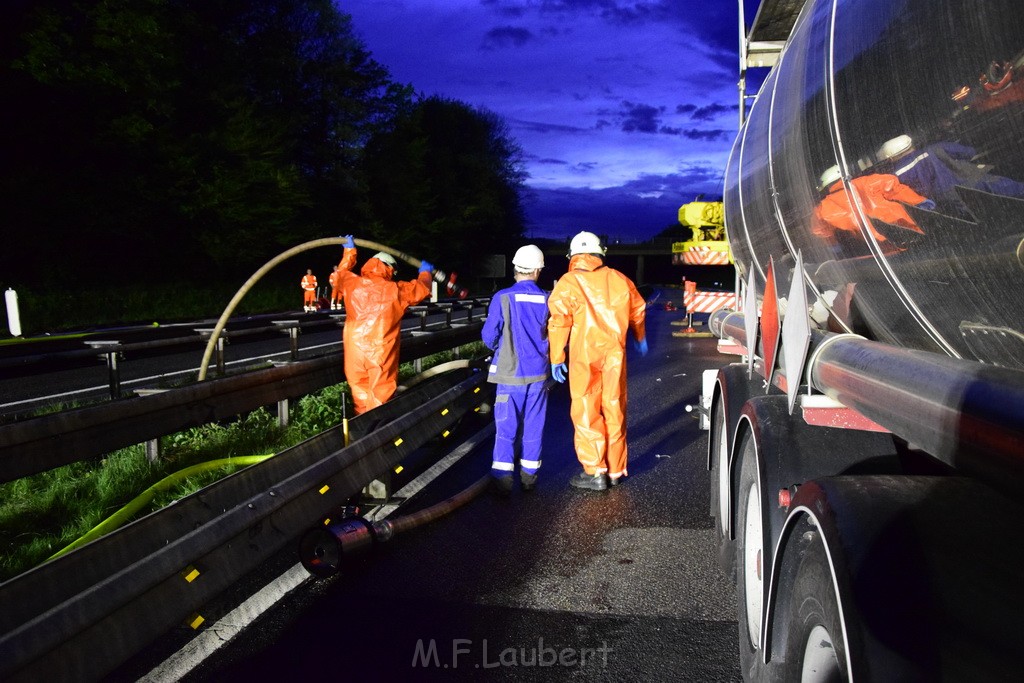 VU Gefahrgut LKW umgestuerzt A 4 Rich Koeln Hoehe AS Gummersbach P603.JPG - Miklos Laubert